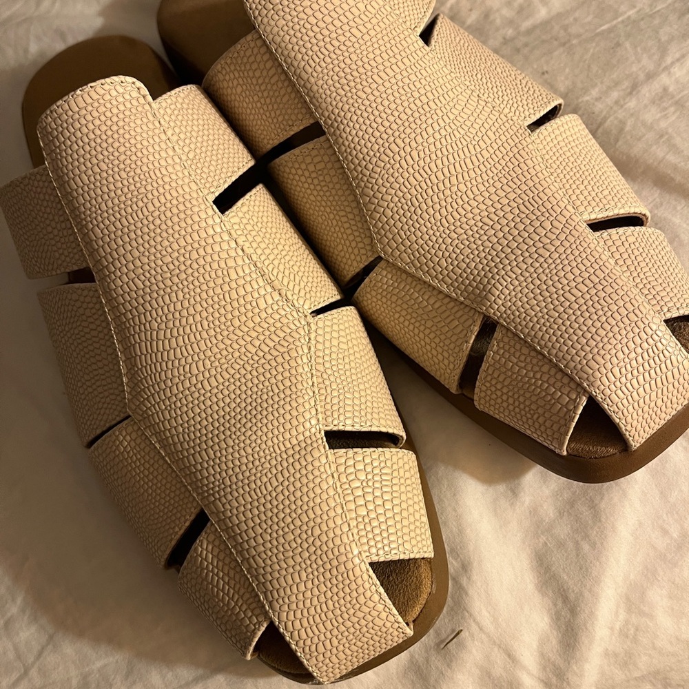 Aerosoles Textured Cream Sandals